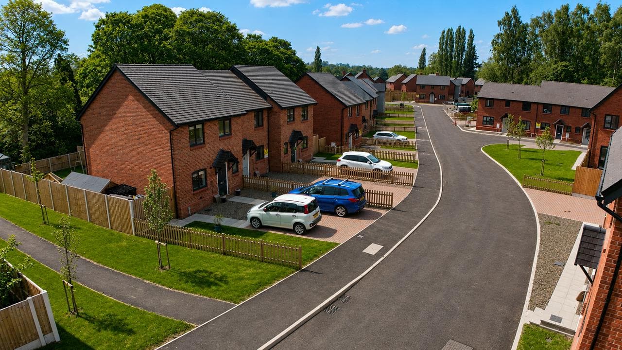 16 Sawmill Lane, Rhoswiel, Weston Rhyn, SY10 7TG