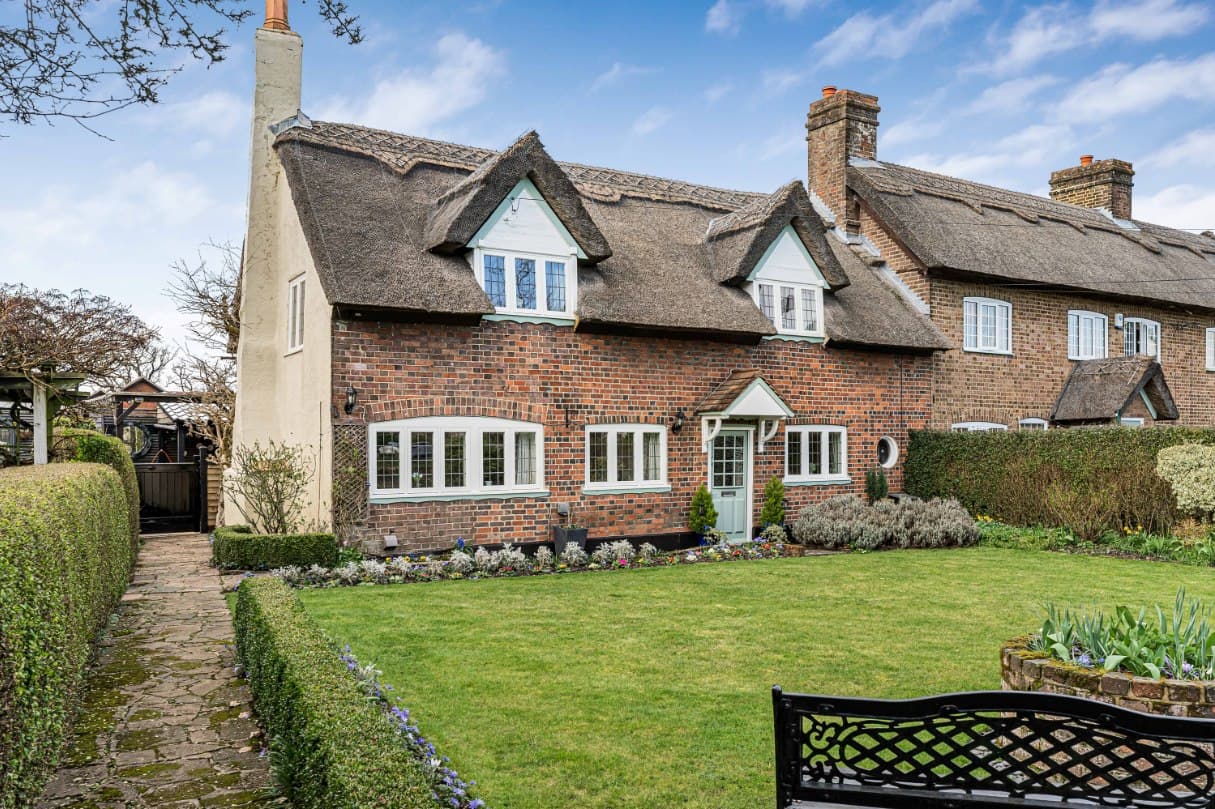 1 Thatched Cottages, Hatching Green, Harpenden, AL5 2JS