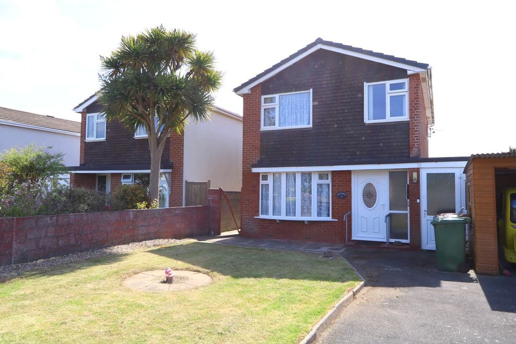 4 Neptune Road, Tywyn, LL36 0DT