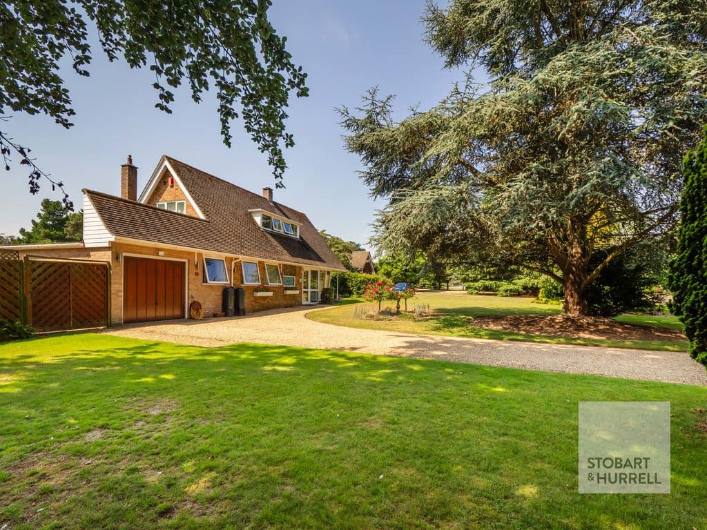 66 Charles Close, Wroxham, Norwich, NR12 8TT