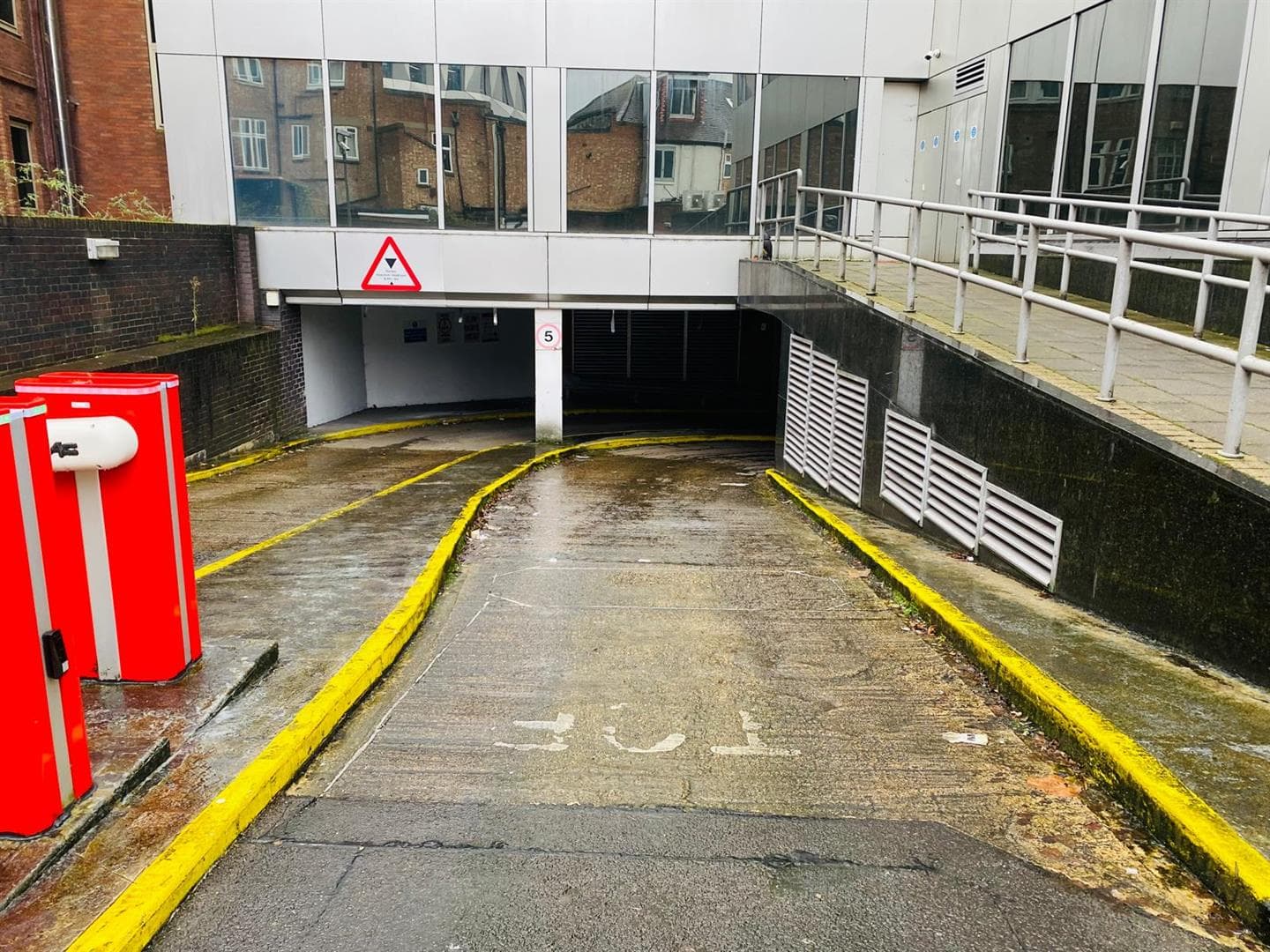 Flat 51, Trinity Square, 23–59 Staines Road, Hounslow, TW3 3GD