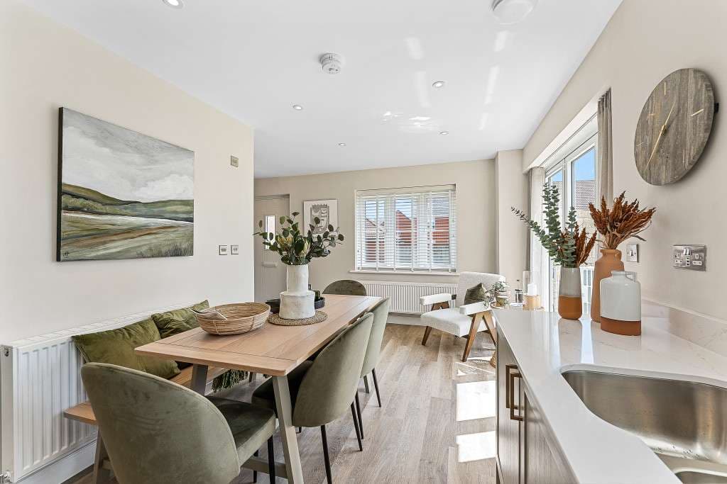 37 Dragonfly Close, Frome, BA11 5BX