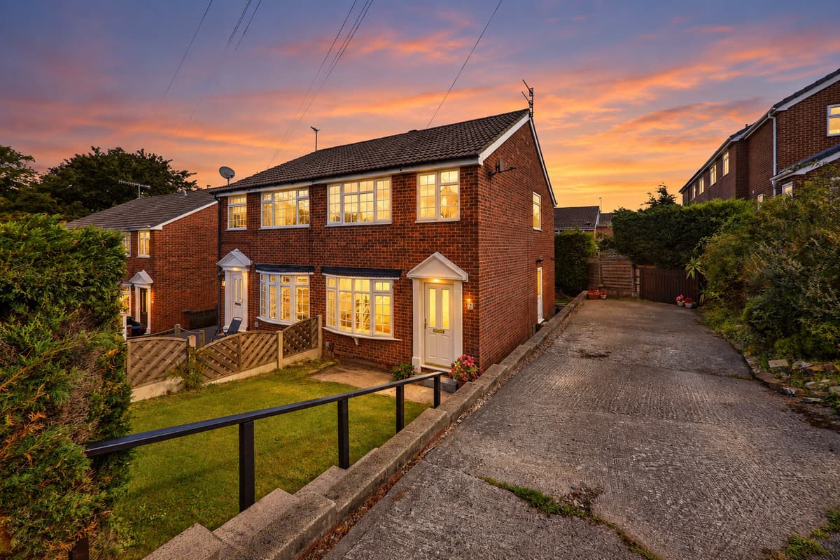 7 Greenacre Park Avenue, Rawdon, Leeds, LS19 6RS