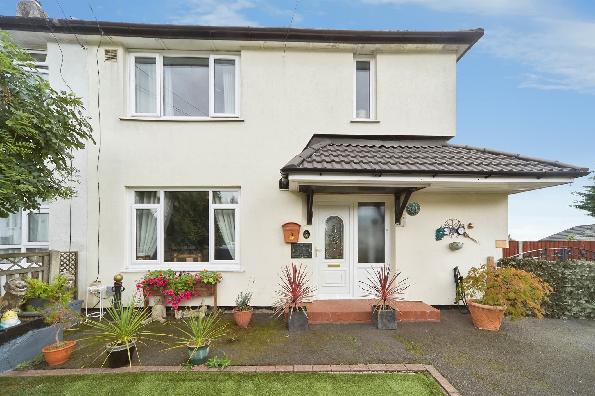6 Luttrell Gardens, Leeds, LS16 6LY