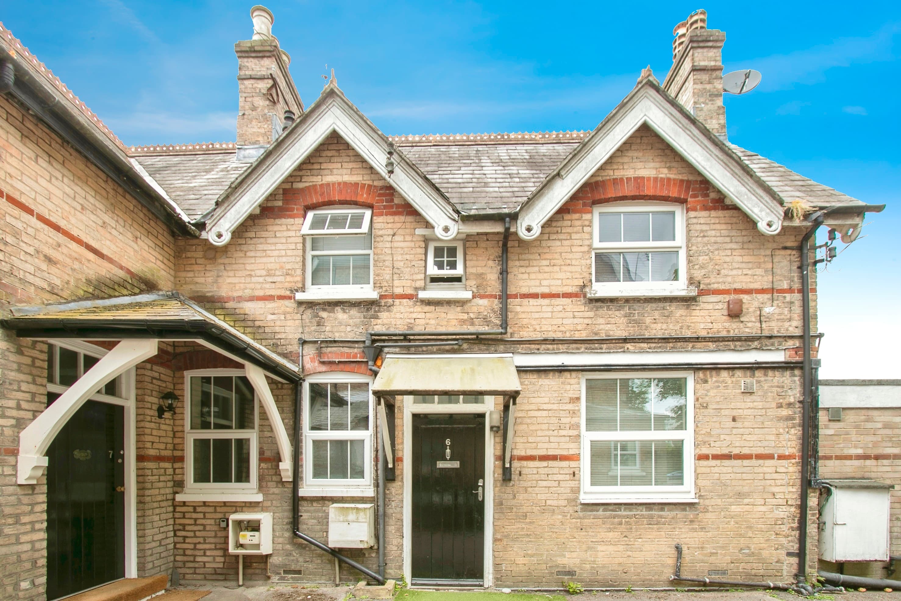 Flat 6, 6 Wimborne Road, Bournemouth, BH2 6NG