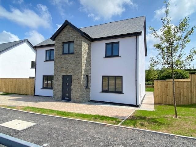 11 Clos Hugdon, Laugharne, Carmarthen, SA33 4FE