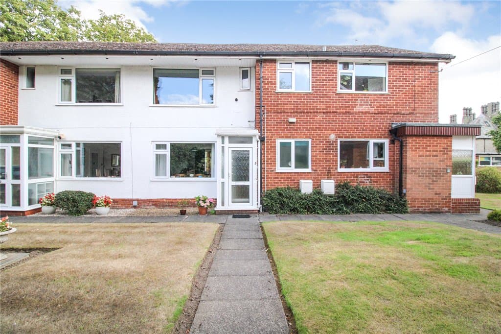 5 Weetwood Park Court, Weetwood Park Drive, Leeds, LS16 5AD