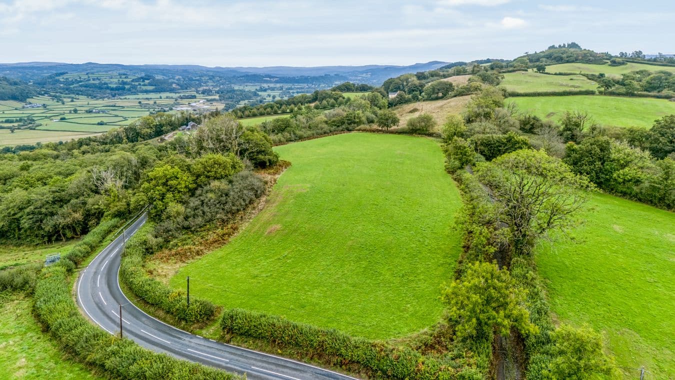 Plasbach, Llanarthney, Carmarthen, SA32 8JP