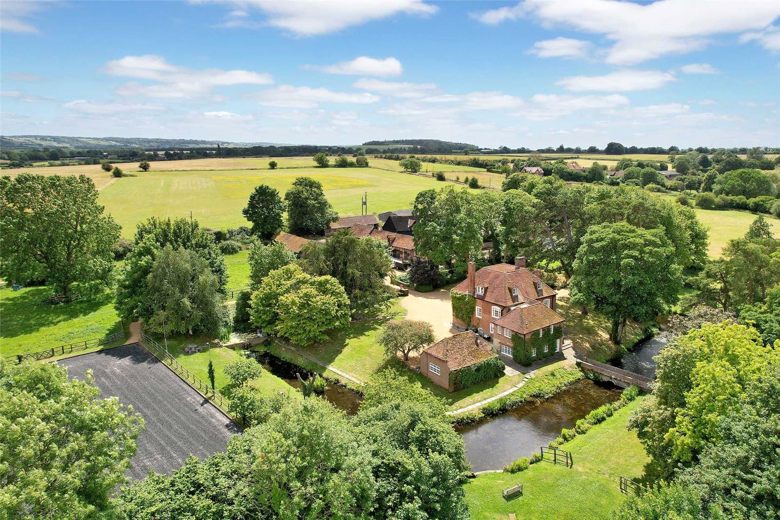 Copcourt Manor, Thame Road, Tetsworth, Thame, OX9 7DE