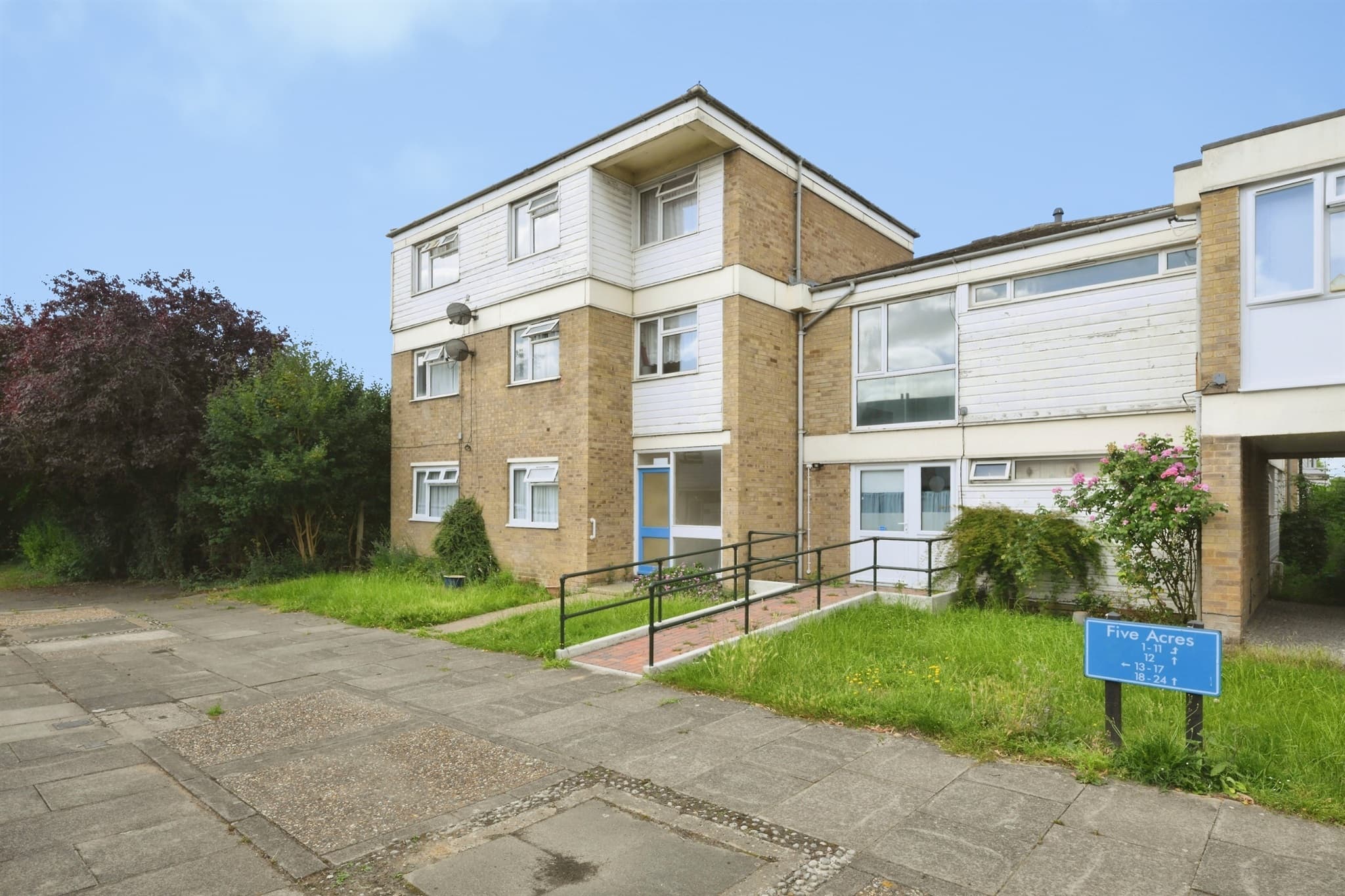 15 Five Acres, Harlow, CM18 6UX