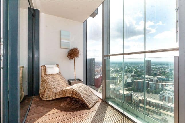 Flat 2504, Beetham Tower, 301 Deansgate, Manchester, M3 4LT