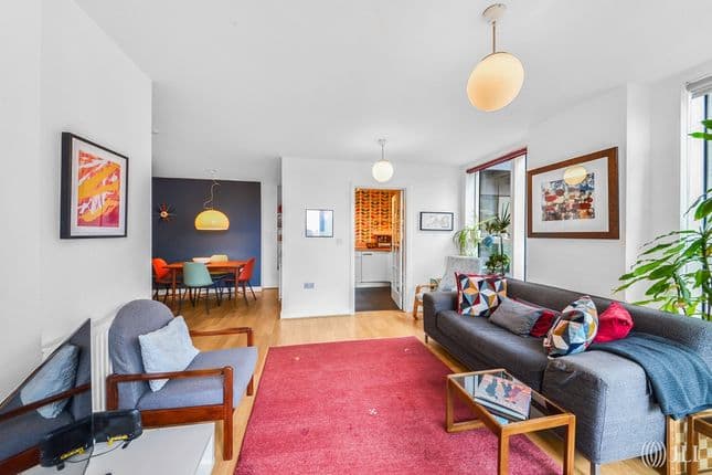 Flat 8, Parkway Apartments, Goodchild Road, London, N4 2BL