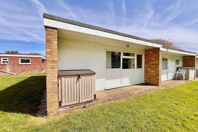 35 Florida Estate, Back Market Lane, Hemsby, NR29 4HW