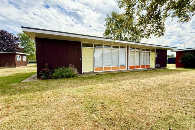 195 Broadside Chalet Park, Stalham, NR12 9PN