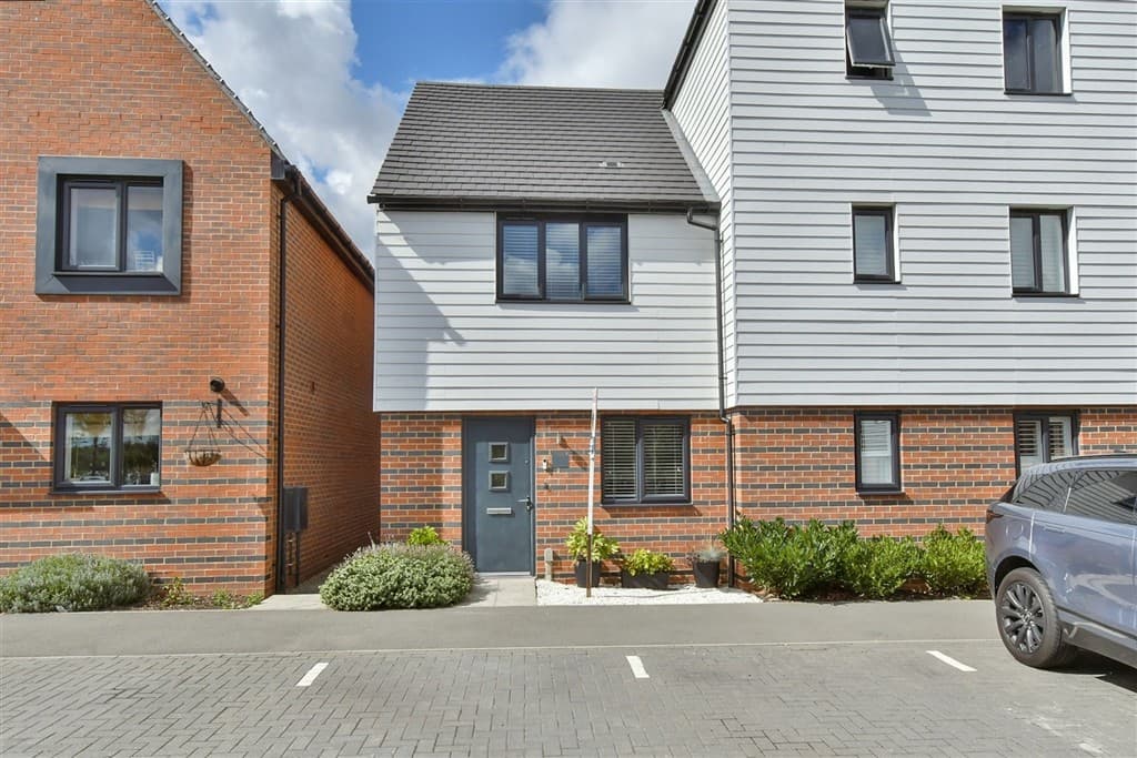 10 Feaver Drive, Faversham, ME13 7UL