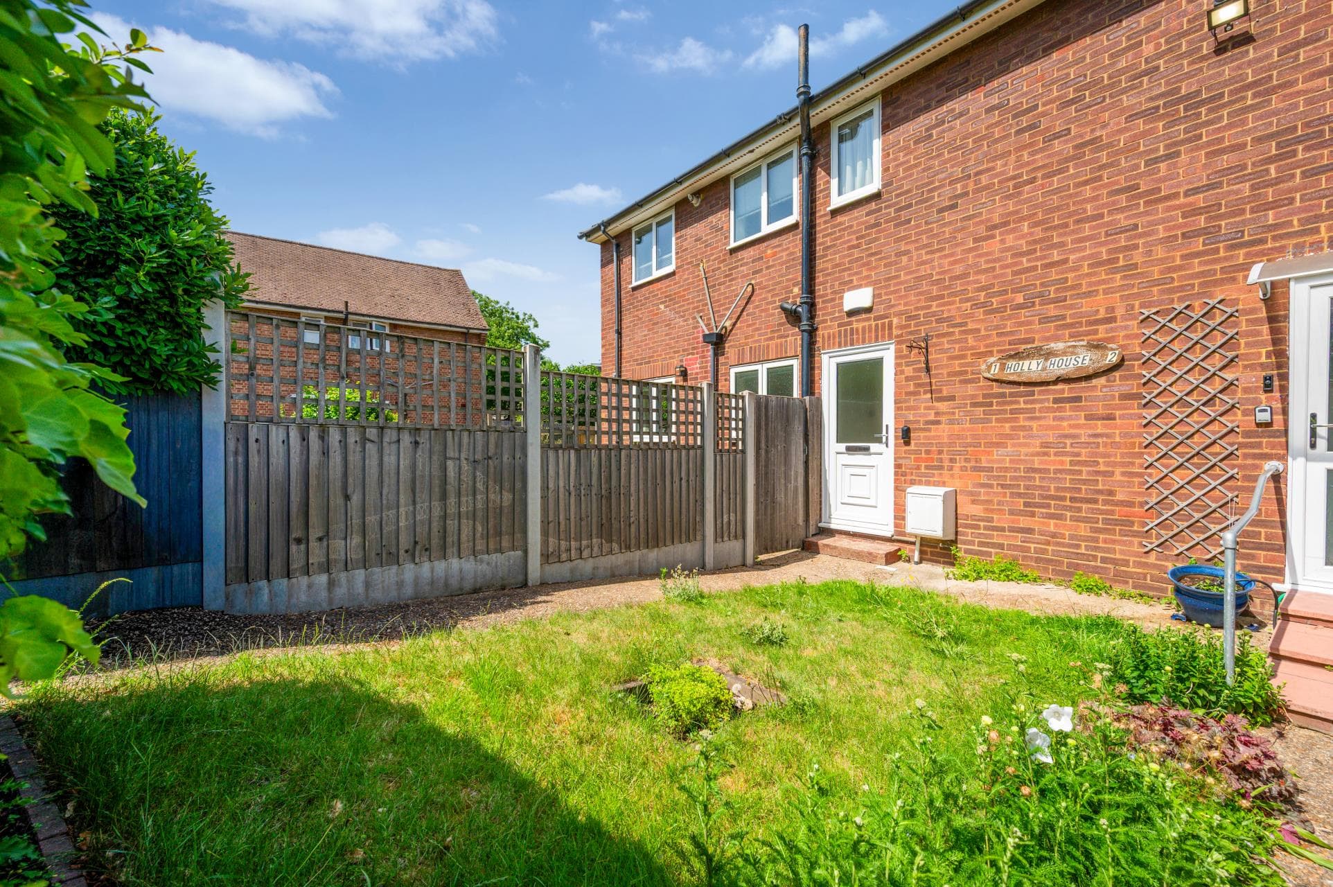 1 Holly House, Brambles Close, Isleworth, TW7 5BY