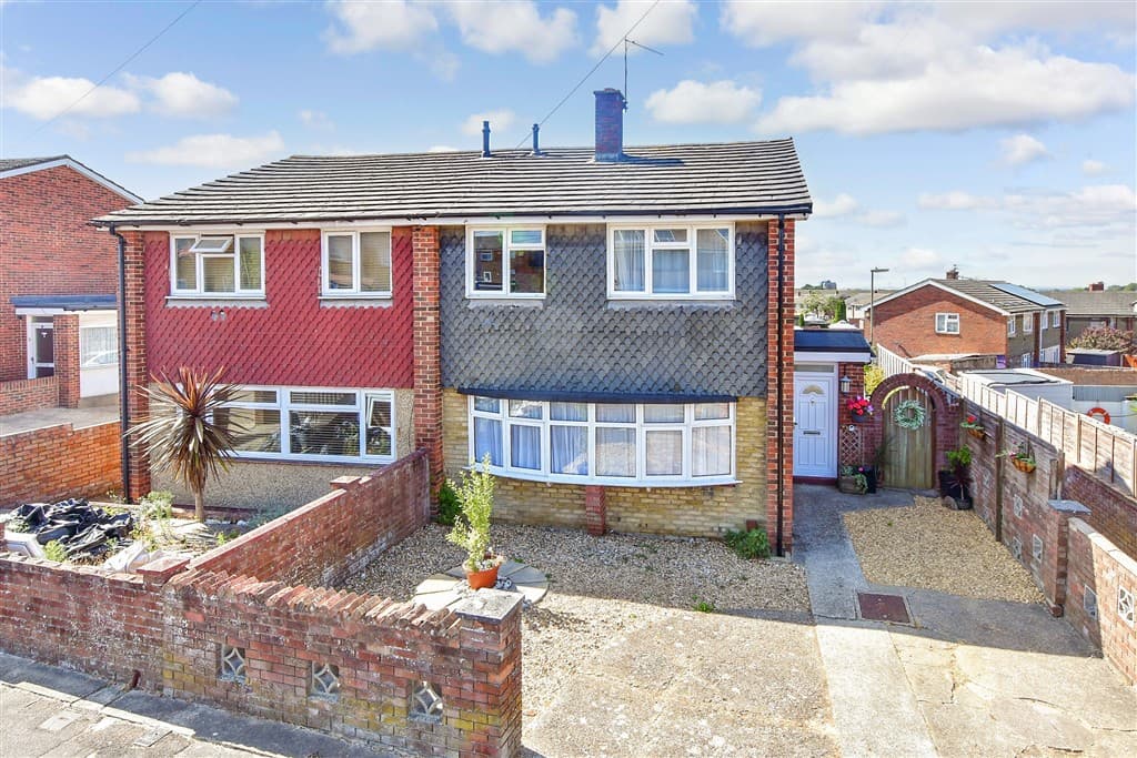 31 Oakshott Drive, Havant, PO9 5SN