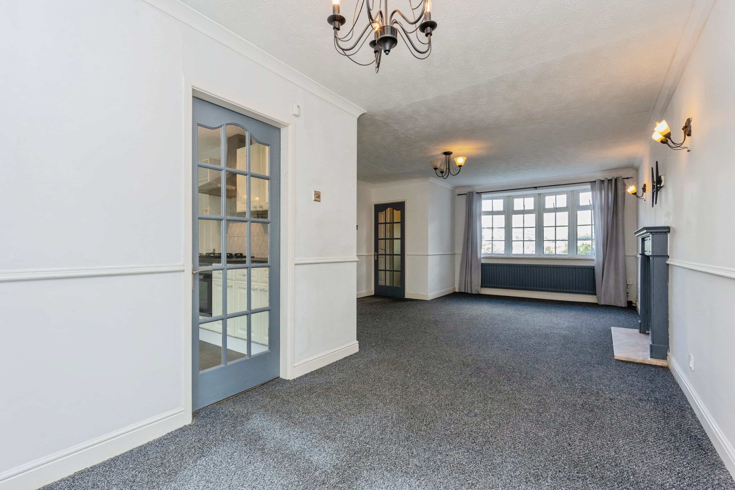 8 Highfield Drive, Mossley, Ashton-under-Lyne, OL5 0DW