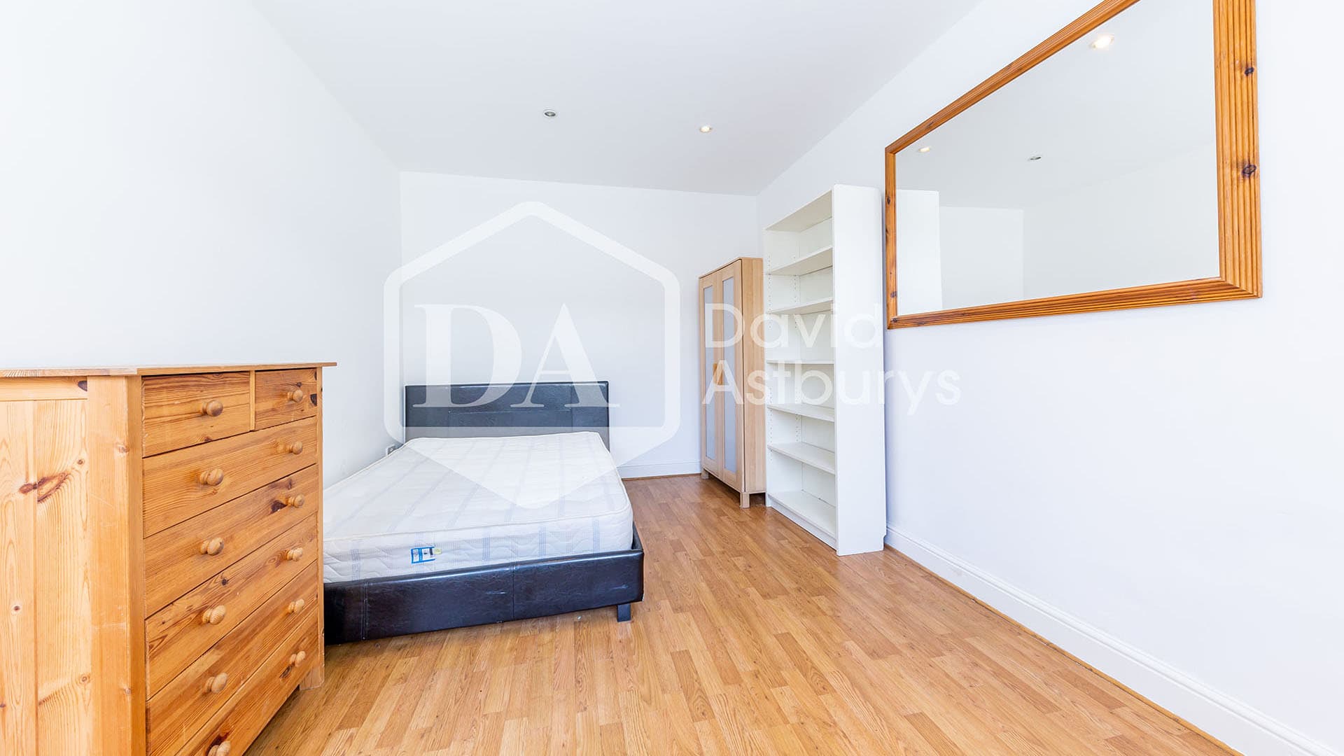 7 Criterion Mews, London, N19 3EN