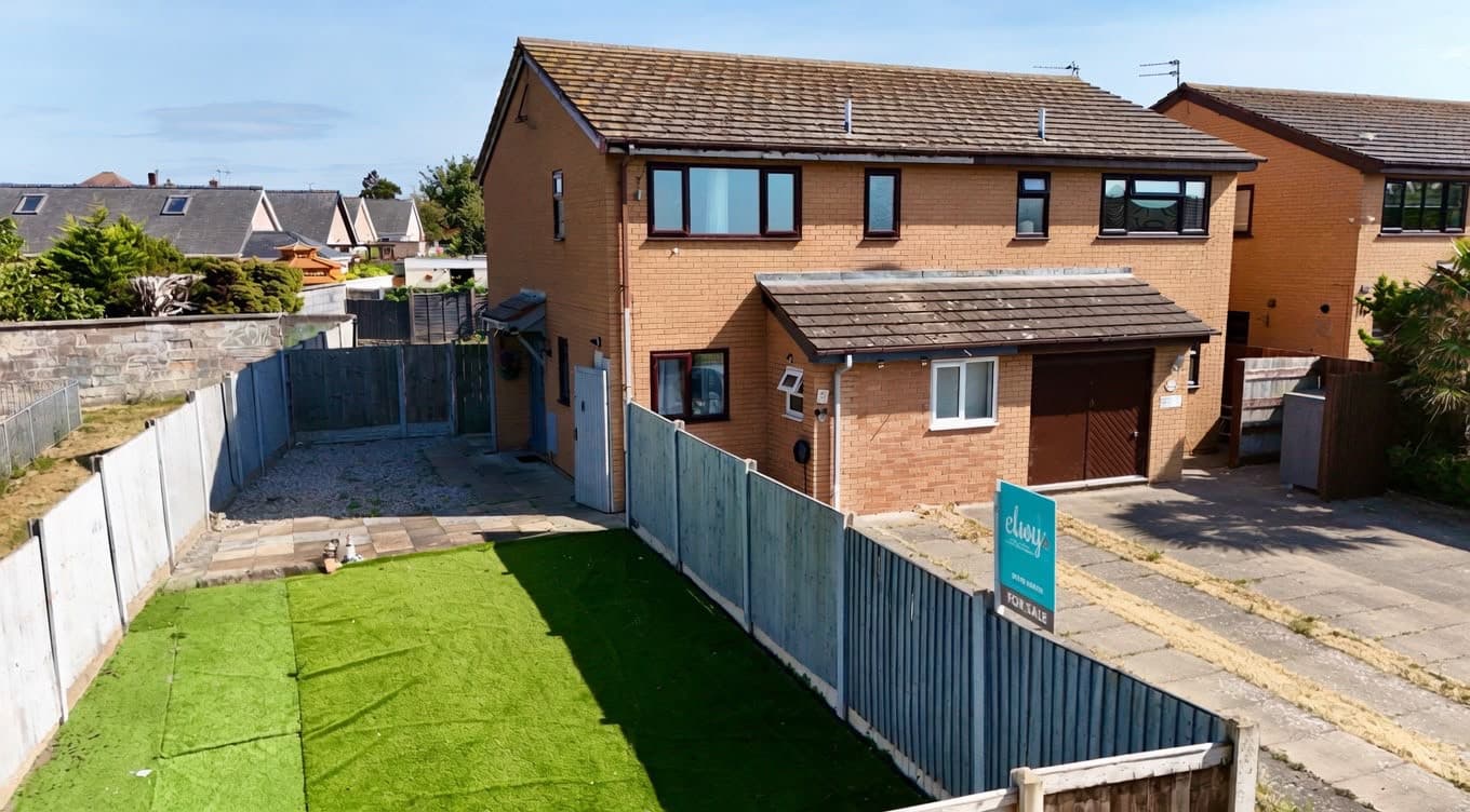 9 Brynmor Avenue, Rhyl, LL18 2LX