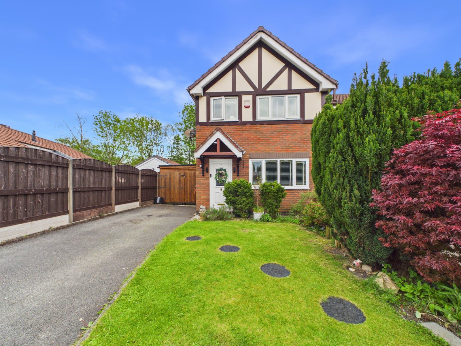 7 Larkfield Close, Ashton-under-Lyne, OL7 9TD