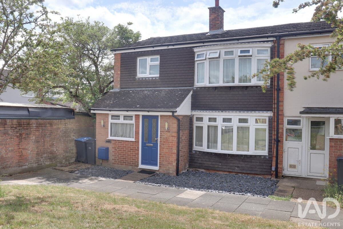 25 Hookfield, Harlow, CM18 6QG