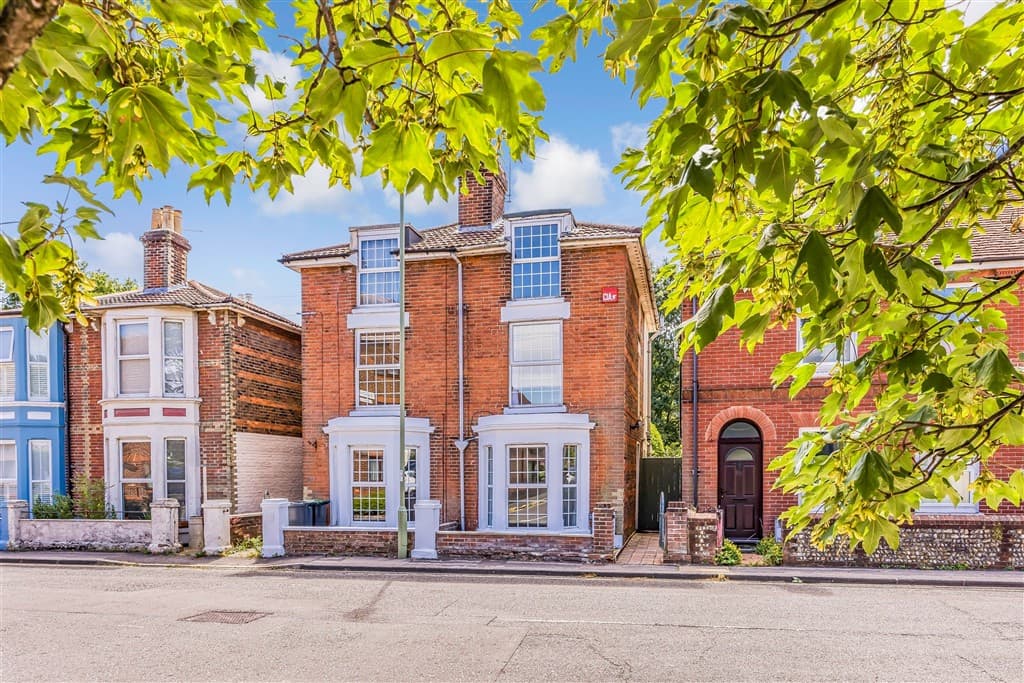 79 West Street, Havant, PO9 1LD