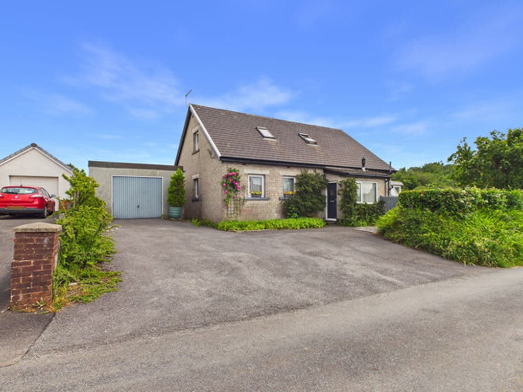 Henblas House, Kidwelly, SA17 5DP