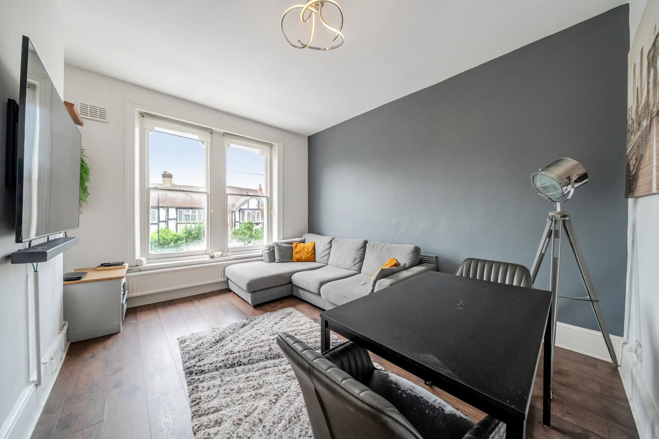 Second Floor Flat, 89 Hopton Road, London, SW16 2EL