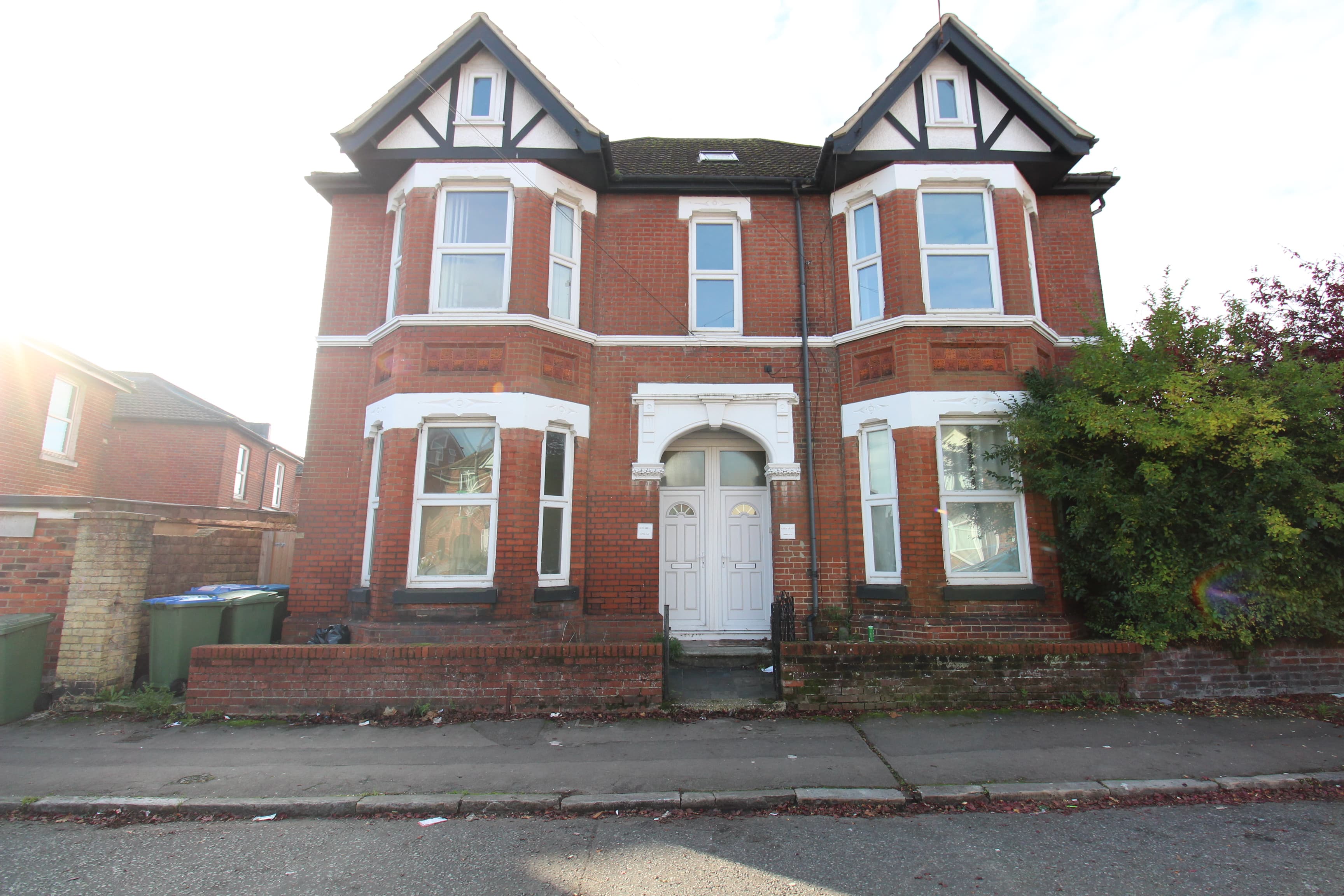 First Floor Flat, Glenhead, Portswood Avenue, Southampton, SO17 2HE