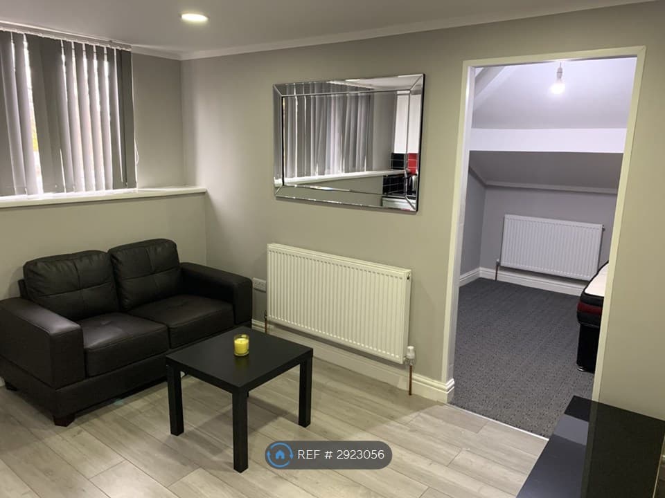Flat 3, 13–15 Claremont, Bradford, BD7 1BG