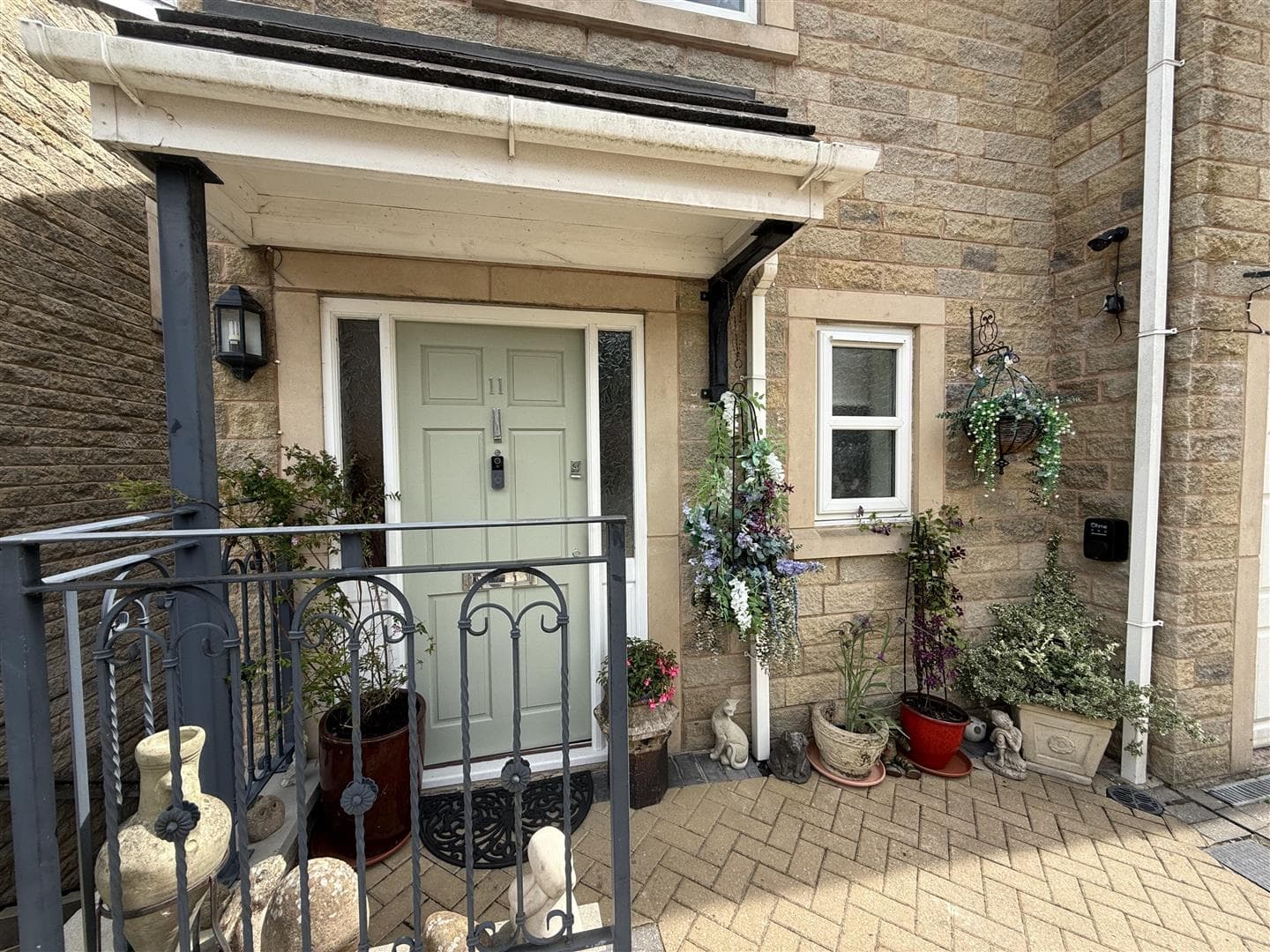11 Shires View, Mossley, Ashton-under-Lyne, OL5 9FL