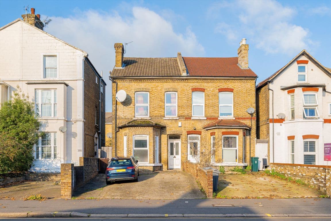 Flat, The Milford Arms, 574 London Road, Isleworth, TW7 4EY