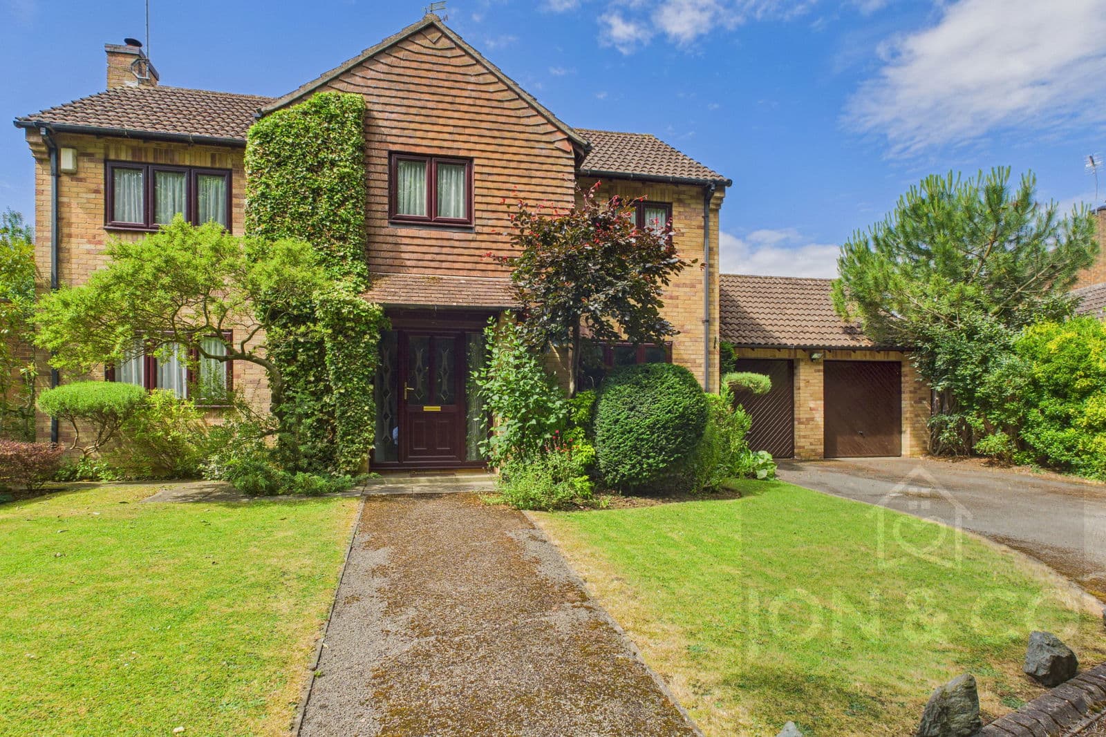 12 Huntsmead, Northampton, NN3 5HT