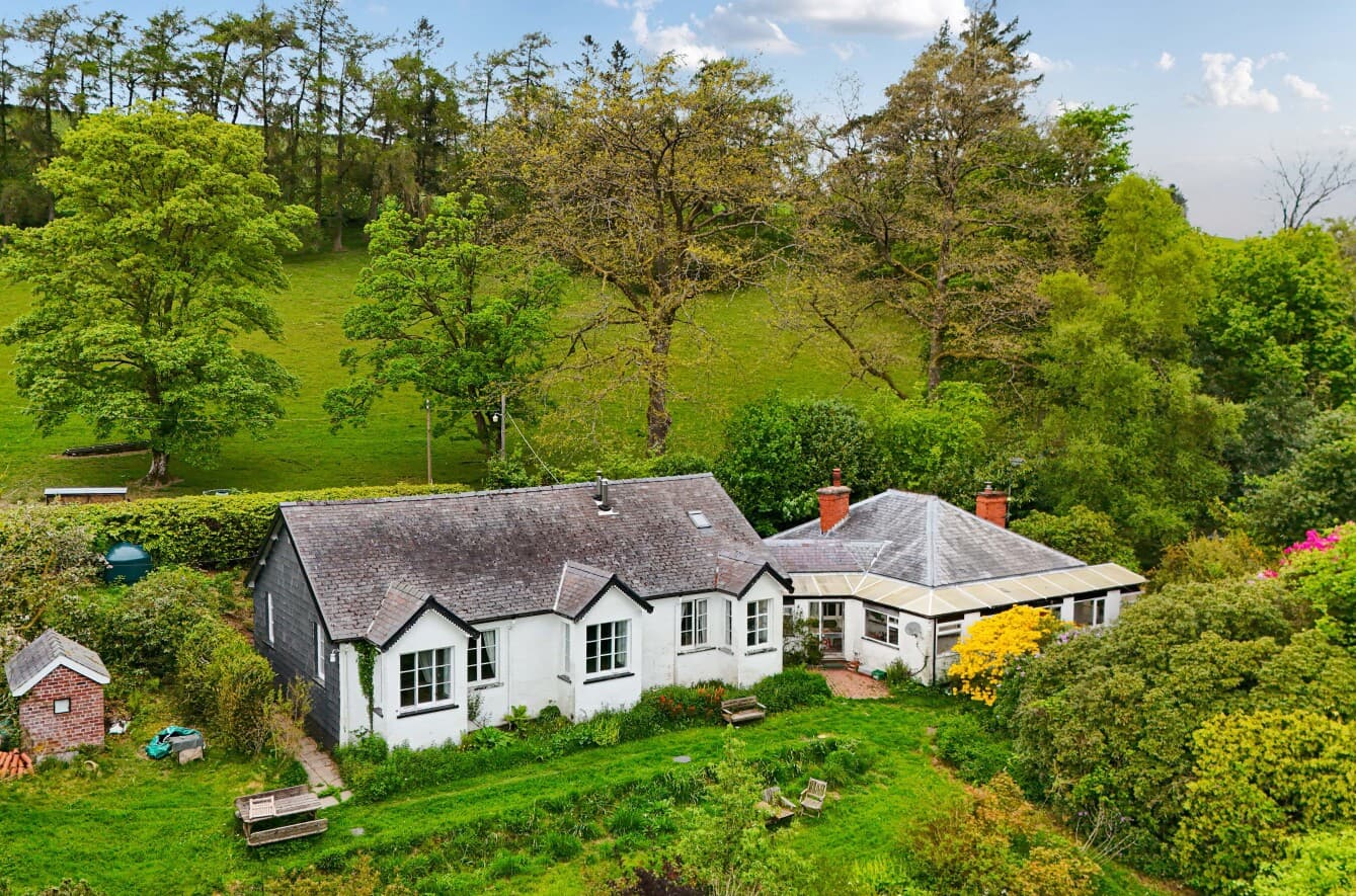 Gogarth Hall, Llidiartywaun, Llanidloes, SY18 6JT
