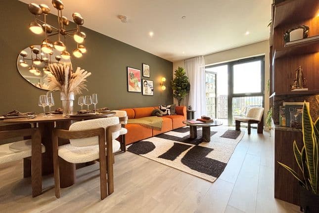 Flat 10, Riverside Apartments, Goodchild Road, London, N4 2BA